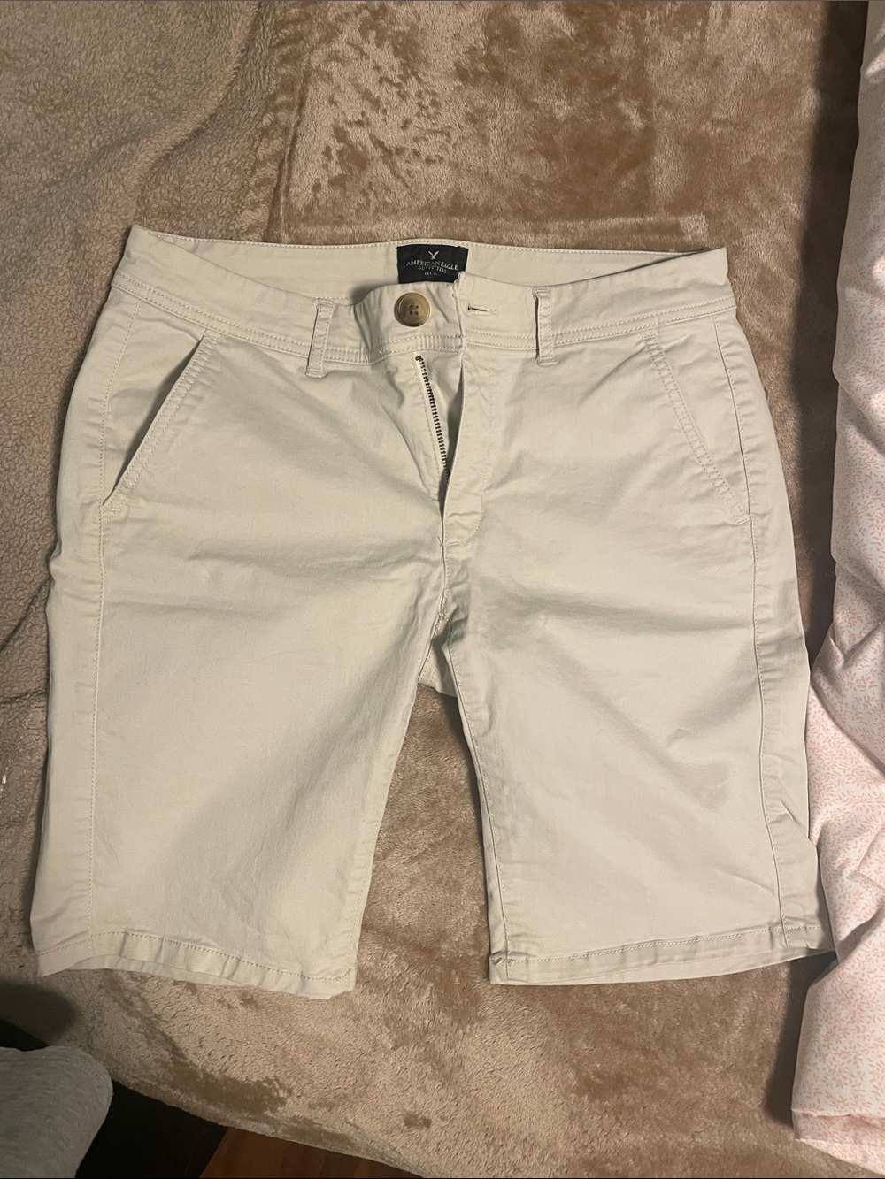 America eagle khaki Bermuda shorts new condition size 8